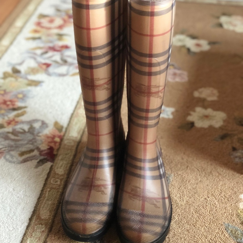 Burberry Check Tall Rain boots Size 38/8